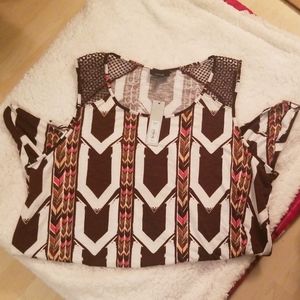 Nwt shark bite hem tank